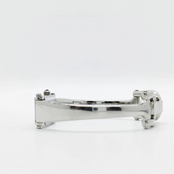 Gucci Silver and Black Rectangular Watch - Picture 3 of 8